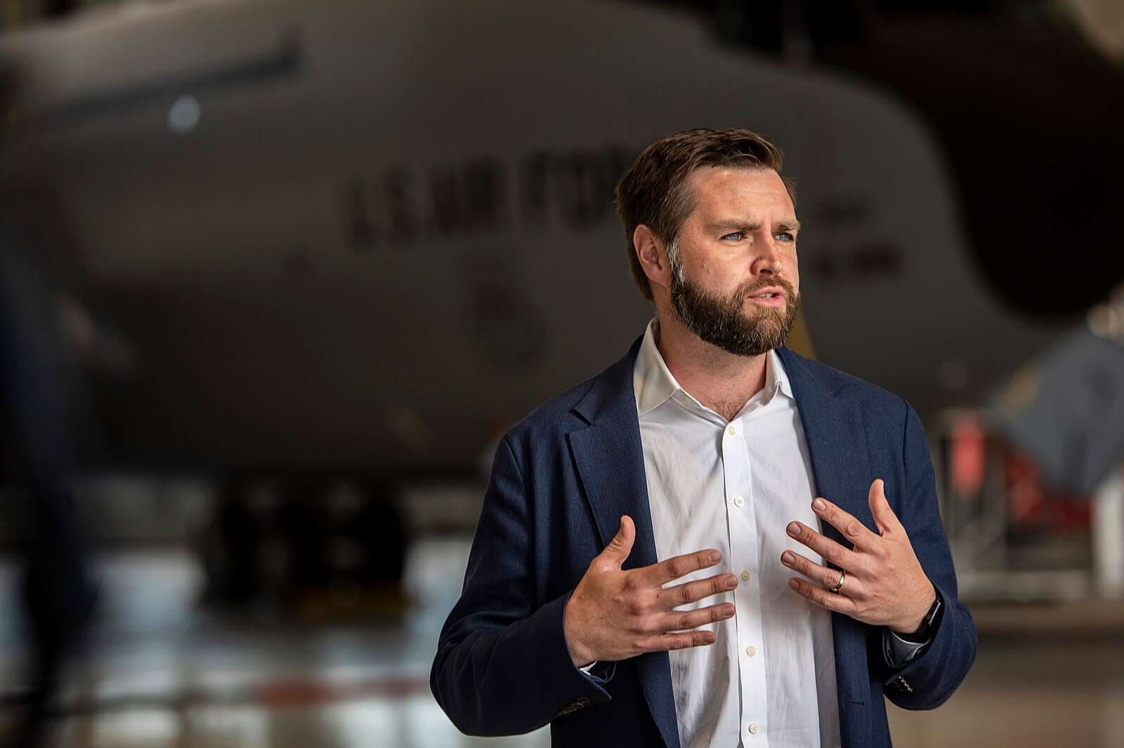 Man arrested after vandalism at JD Vance’s Cincinnati home