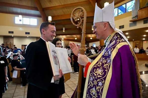 New Jersey bishop draws on words of Pope Benedict XVI to celebrate number of elect joining Church this Easter