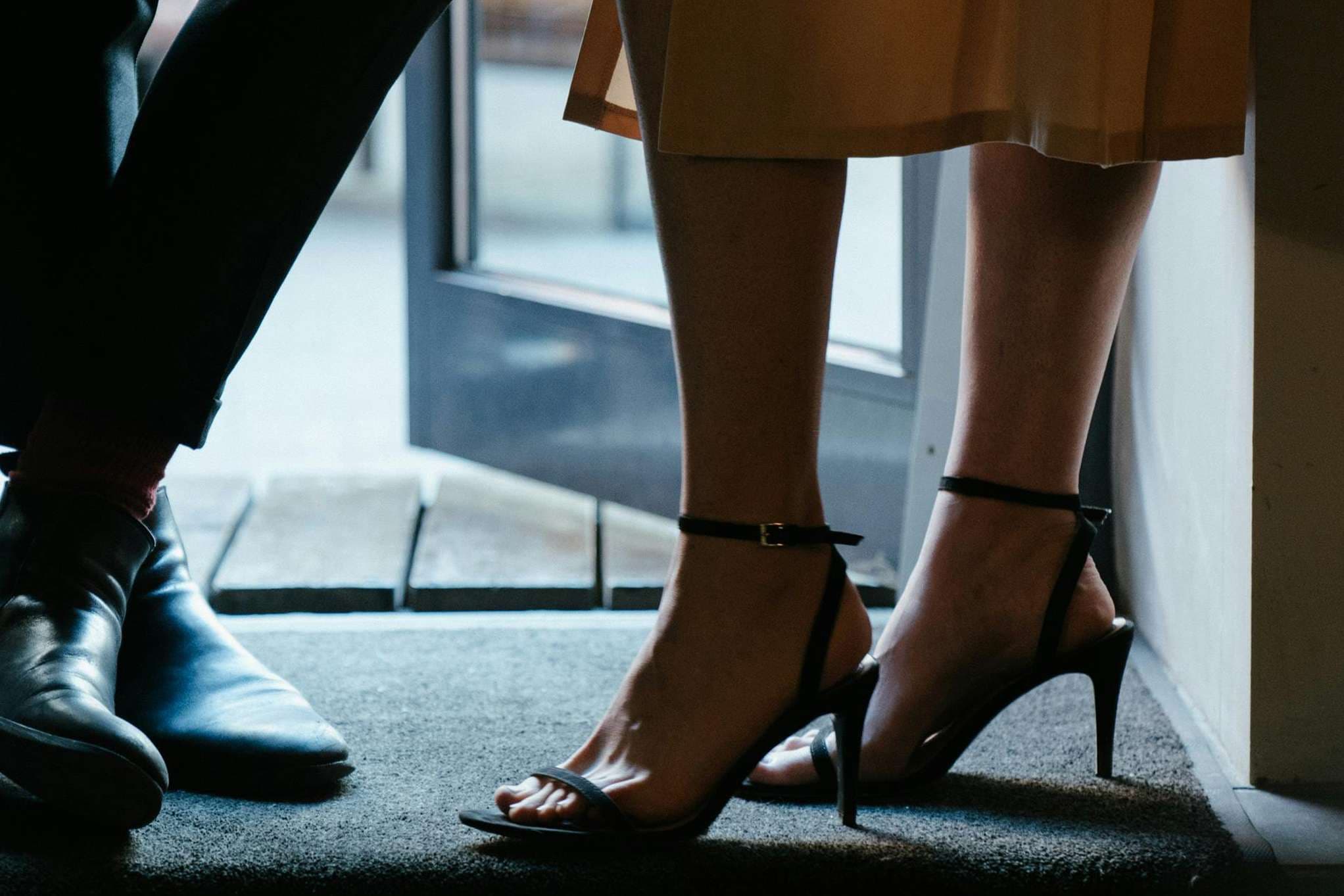 How to get your kiss on New Year's Eve: The art of signaling