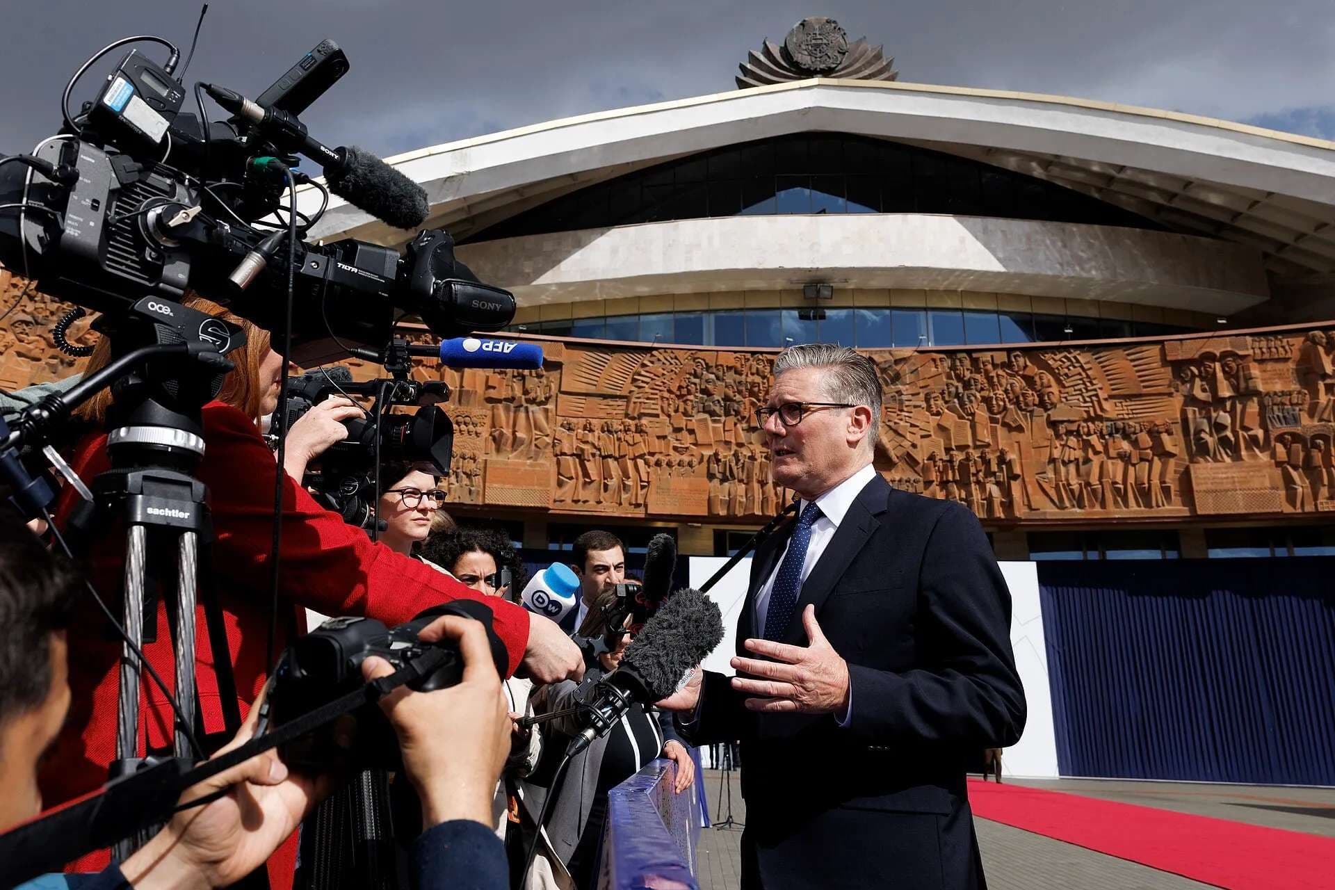 Keir Starmer to resign as UK prime minister; Trump criticizes his immigration, energy record