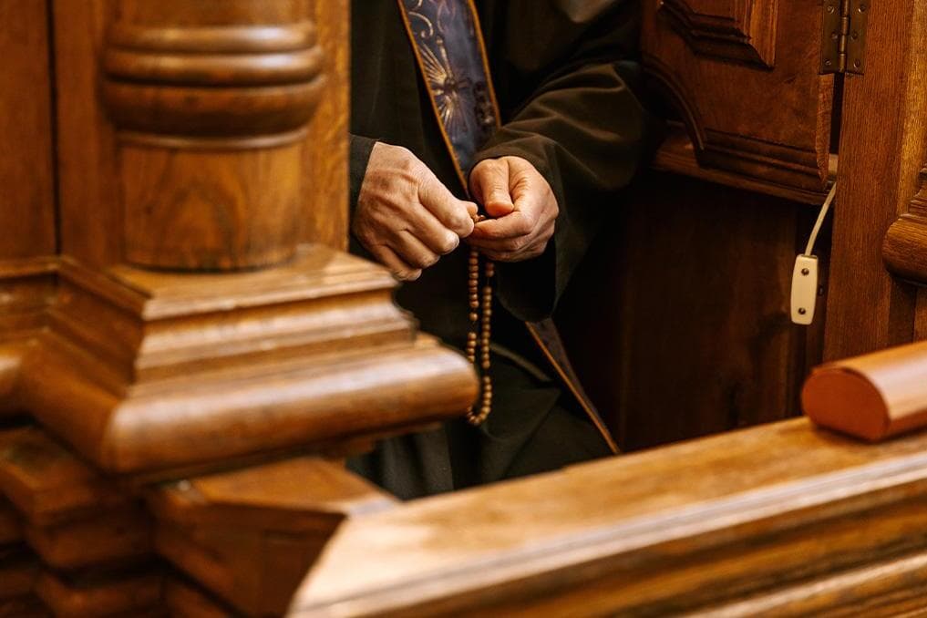 DOJ sues Washington State over law forcing priests to break seal of confession