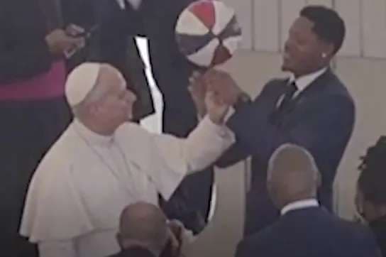 Harlem Globetrotters visit Pope Leo, continuing a decades-long Vatican tradition