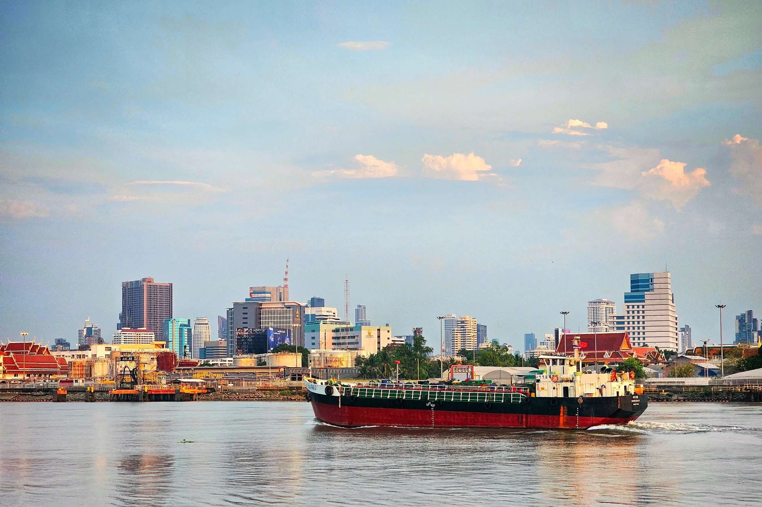 Iran offers deal to re-open Strait of Hormuz, without nuclear talks