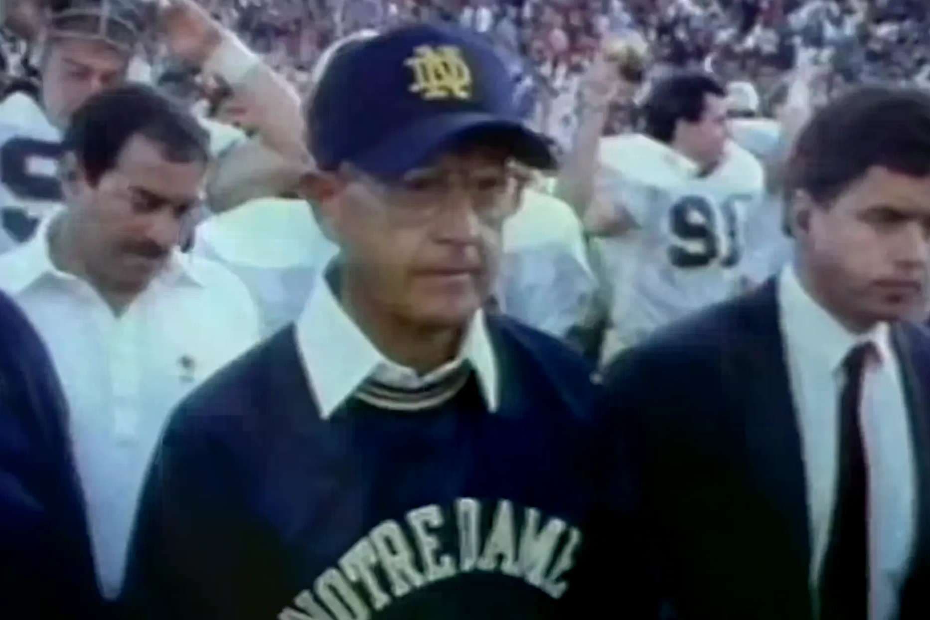 Stories and tributes pour in after death of legendary Coach Lou Holtz