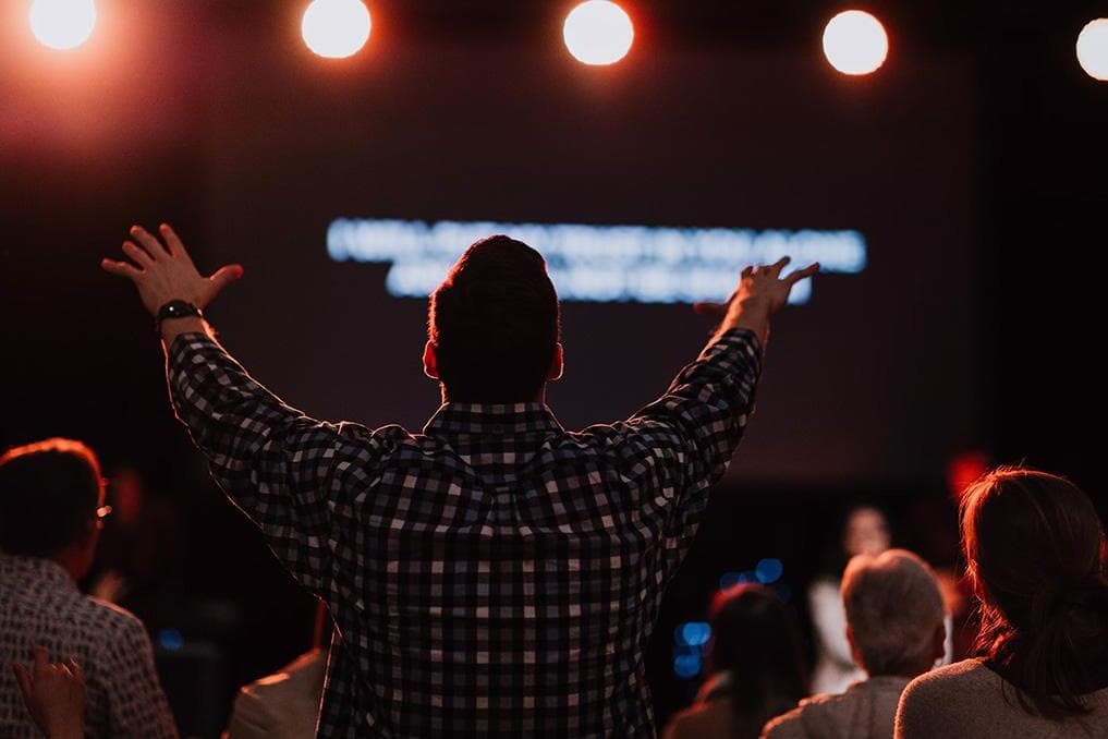 Progressive theology linked to Protestant decline, AP reports