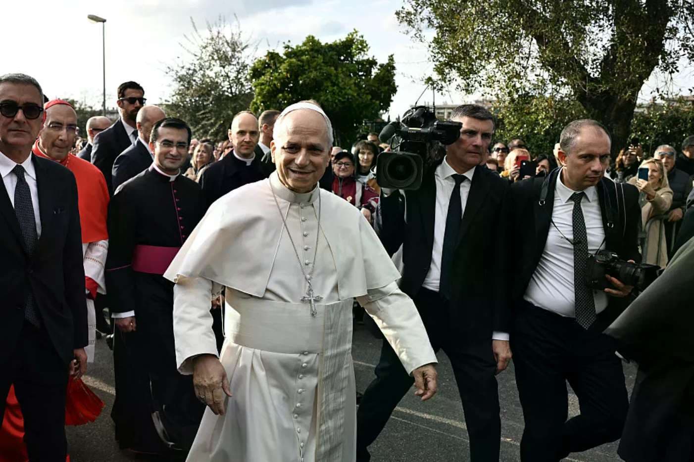 Pope Leo continues Lenten parish visits in Rome, speaks with children, young people about building peace